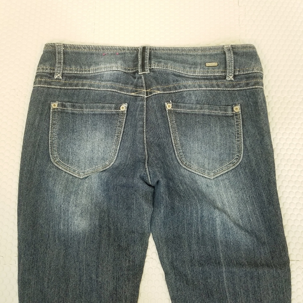 ✨️ Candie's Blue Ladies Size 5 Distressed Jean Capris Pants - Picture 9 of 11